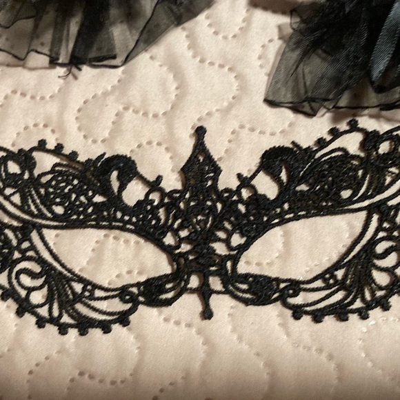 Lace Fingerless Gloves Ribbon Bows Finger Strap Mask Formal Halloween Costume - Picture 2 of 3